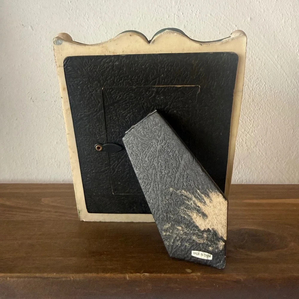 VintageStyle 3D Garden Theme Resin Picture Frame Picket Fence Watering Can Decor